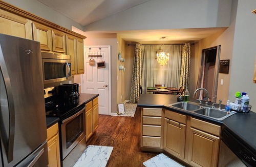 Greer House | Cozy Peaceful Home Sleeps up to 11 Top-Rated for 8 years 5 min to GSP, BMW