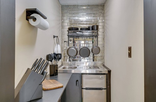 Hickory Cottage | Cozy, Pet-friendly Retreat in Hickory w/Fire Pit!
