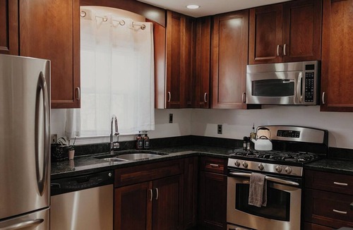 Rosemont Apartment | Cozy Pet Friendly w/Outdoor Dome close to Old Town