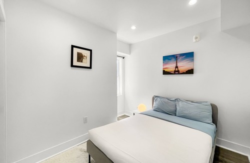 Petworth Bed & Breakfast | Cozy Petworth Stay with Balcony & Courtyard View