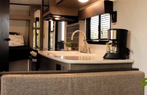 Fidelity House | COZY PONDSIDE HIDEOUT NEAR JOPLIN MISSOURI