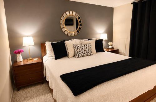 Simpsonville Apartment | Cozy Private Apartment in Columbia -King Bed