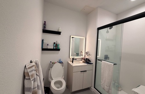 West End Apartment | Cozy Private Room in Shared Home – Prime Downtown Austin Location
