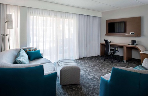 Norcross Hotel | Cozy Queen Stay w/Free Parking & Onsite Swimming Pool! Pet-friendly Property!