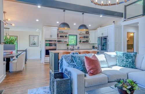 Hendersonville House | “Cozy retreat and amazing views!– Your Perfect Getaway!”