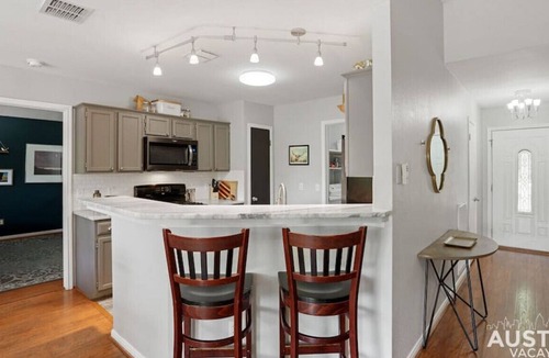 McKinney House | Cozy Retreat | King Bed, Huge Yard, Outdoor Dining