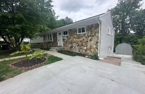 Hyattsville House | Cozy Retreat with Balcony Views & Great location