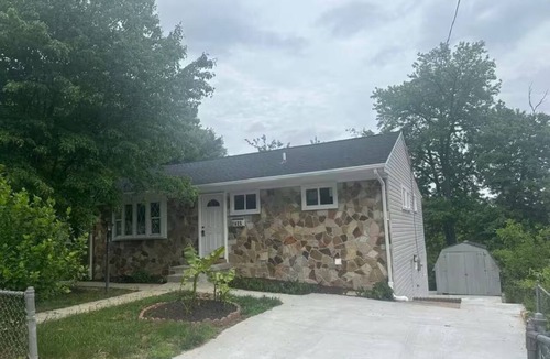 Hyattsville House | Cozy Retreat with Balcony Views & Great location