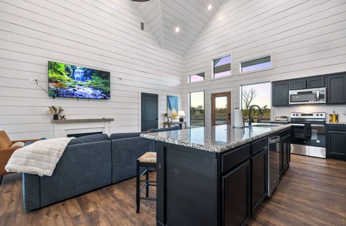 Broken Bow Cabin | Cozy River Getaway W/Heated Pool, Pool Table, Kayaks, Fishing | EV