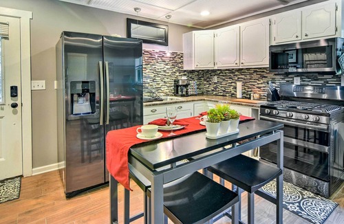 Columbus Apartment | Cozy Romantic Retreat: 5Mi to TIEC & 13Mi to Tryon