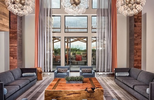 Bee Cave Hotel | Cozy Room w/Outdoor Pool, Complimentary Parking, & Convenient Dining