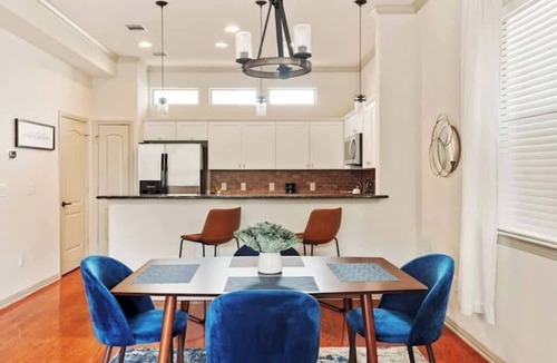 Zilker House | Cozy S. Lamar Monthly Furnished 2/2.5 w Office!