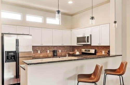 Zilker House | Cozy S. Lamar Monthly Furnished 2/2.5 w Office!