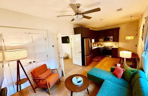 Dixon Park House | Cozy Savannah stay Historic District Walkable