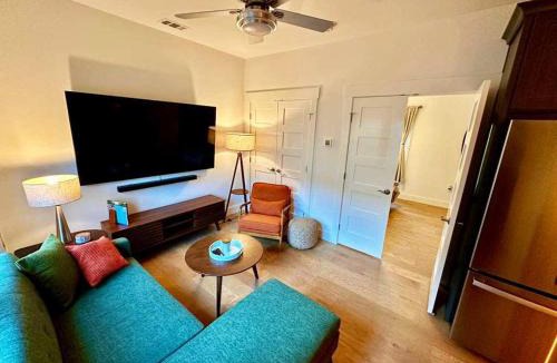 Dixon Park House | Cozy Savannah stay Historic District Walkable