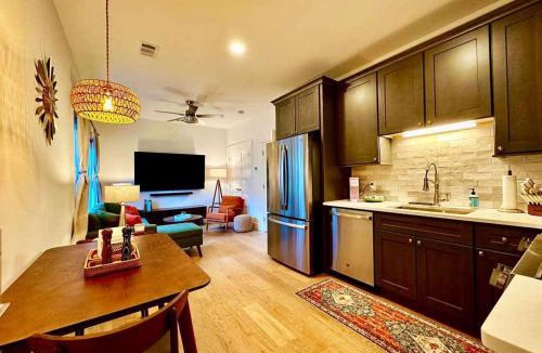 Dixon Park House | Cozy Savannah stay Historic District Walkable
