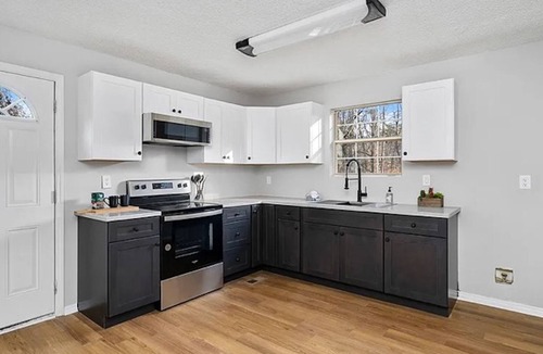 Seneca House | Cozy Seneca Getaway Pet Friendly Sleeps 7!