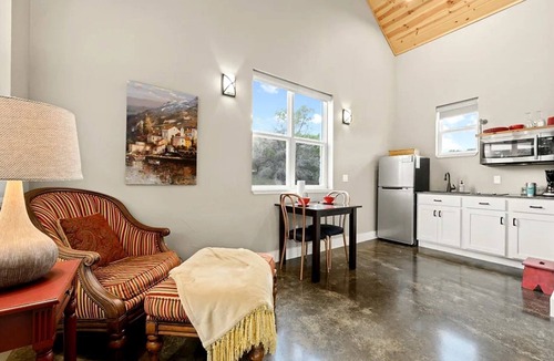 Dripping Springs Cottage | Cozy Spacious Studio Cottage for a Peaceful Romantic Escape to Texas Hill Country near Dripping Springs, Texas
