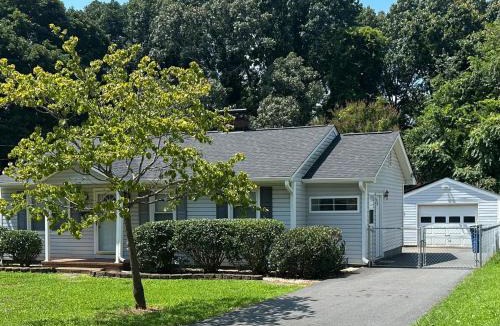 Winston - Salem House | Cozy Stay Near DT with Deck and Yard