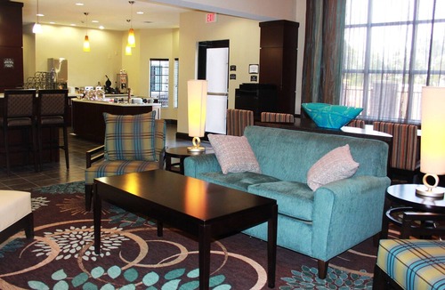 Aldine Apartment | Cozy Studio | Free Breakfast + Outdoor Pool