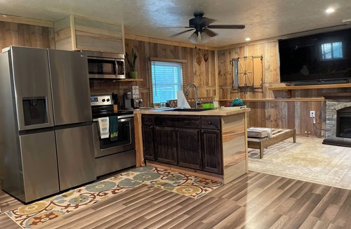Hickory Apartment | Cozy studio in welcoming Hickory with AC, WiFi