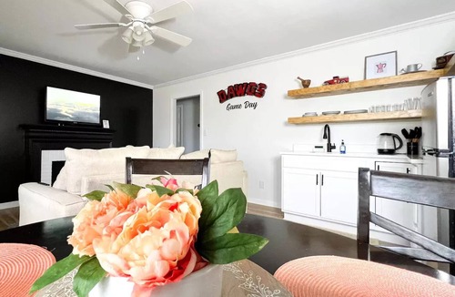 Athens House | Cozy Suite w/*King Size Bed *6 Min-UGA/Dwtn + Full Sports Park