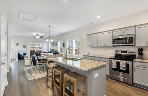Cedar Point House | Cozy Summer house on the water - 10 minutes to the beach. Waiting for you!