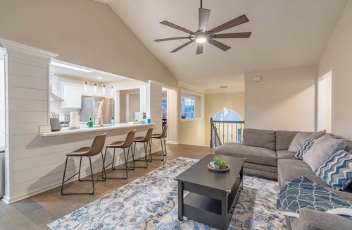 Lawrenceville House | Cozy Sweet Peach 4 BR 3 BA with Bonus Room & Screened Porch - Pet Free home
