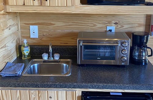Hartwell House | Cozy Tiny Home 1 mile from Lake Hartwell