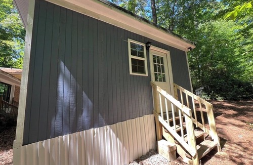 Farrington House | Cozy Tiny Home Near UNC, Peaceful Wooded Retreat