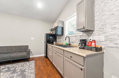 Lawrenceville Cabin | Cozy Tiny Home - Private Guest House near Gas South Arena - Perfect for couples
