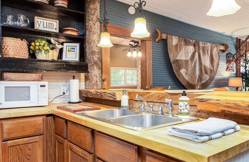 Zirconia Cottage | Cozy Tree House Cottage - Fireplace & Hot Tub