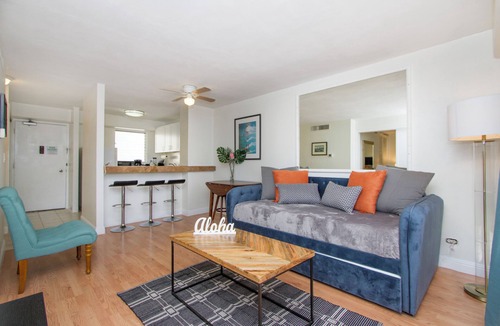McCully - Moiliili Apartment | Cozy two bedroom, sleeps 6. Wifi, full kitchen, balcony, and pool.