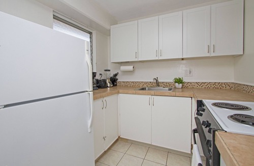 McCully - Moiliili Apartment | Cozy two bedroom, sleeps 6. Wifi, full kitchen, balcony, and pool.