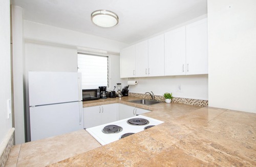 McCully - Moiliili Apartment | Cozy two bedroom, sleeps 6. Wifi, full kitchen, balcony, and pool.