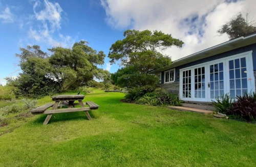 Kula Cabin | Cozy Upcountry Log Cabin