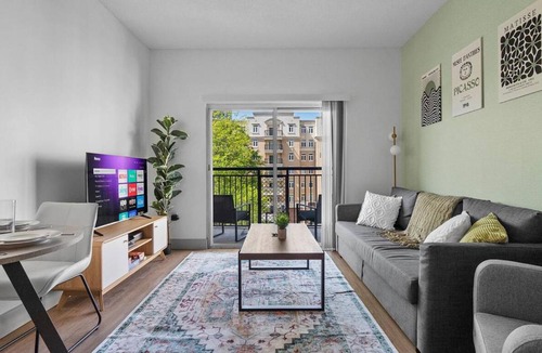 Charlotte Center City Apartment | Cozy Urban Getaway - Free Parking, Gym, Stadium