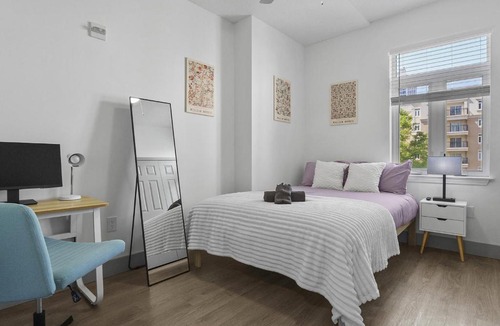 Charlotte Center City Apartment | Cozy Urban Getaway - Free Parking, Gym, Stadium