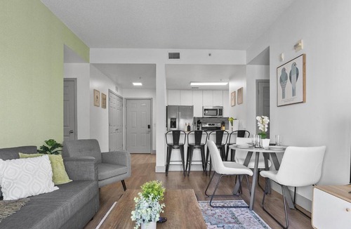 Charlotte Center City Apartment | Cozy Urban Getaway - Free Parking, Gym, Stadium