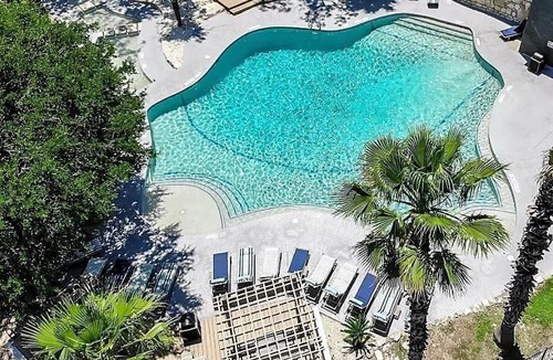 Barton Hills Apartment | CozySuites 2BR Apartment Skyline Barton Creek #05
