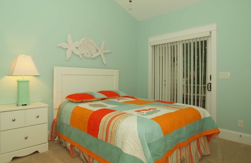 The Pines House | Create Memories at Sandy Dreams! Short walk to Beach and Private Pool
