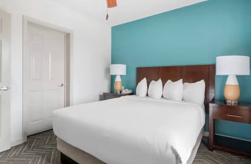 West Kissimmee Hotel | Create Unforgettable Memories in Your Next Favorite Getaway! Outdoor Pool!