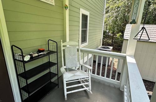 Brevard House | CREEKSIDE HOUSE NEAR PISGAH FOREST ENTRANCE AND BREVARD