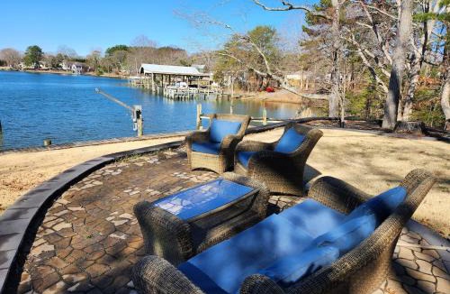 Lusby House | Creekside Oasis