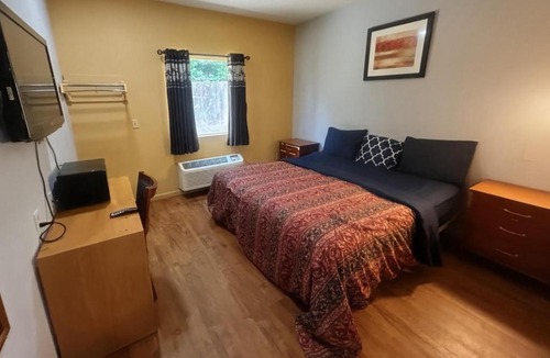 Carrollton Hotel | Crown Inn