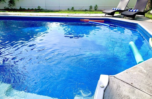 Norfolk House | Crown Jewel Luxe Beach Bungalow, Private Pool, 5min-beach, 6 min-NAVSTA