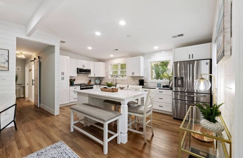 North Forest Beach House | Curlew Cottage steps to sand & shops. NFL Ticket!