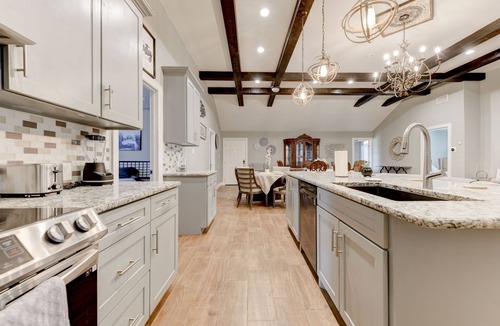 Killeen House | Custom rustic 7 bedrm 3 bath sleeps 16