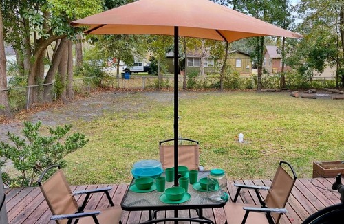 Port Wentworth Cottage | Cute 2 BR/2 BA split plan cottage w AC, deck, pet-friendly fenced yard. Private!