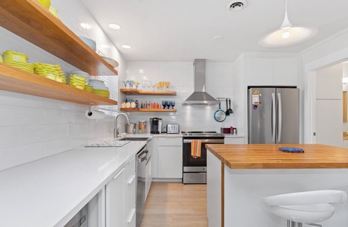 The Point House | Cute 3 Bedroom 1/2 Duplex with Top Deck Views at the Point